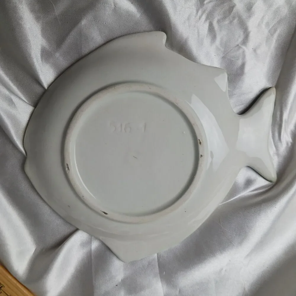 Vintage Portugal Faiancas Belo Art Pottery Fish Shaped 6 1/2'' Plate